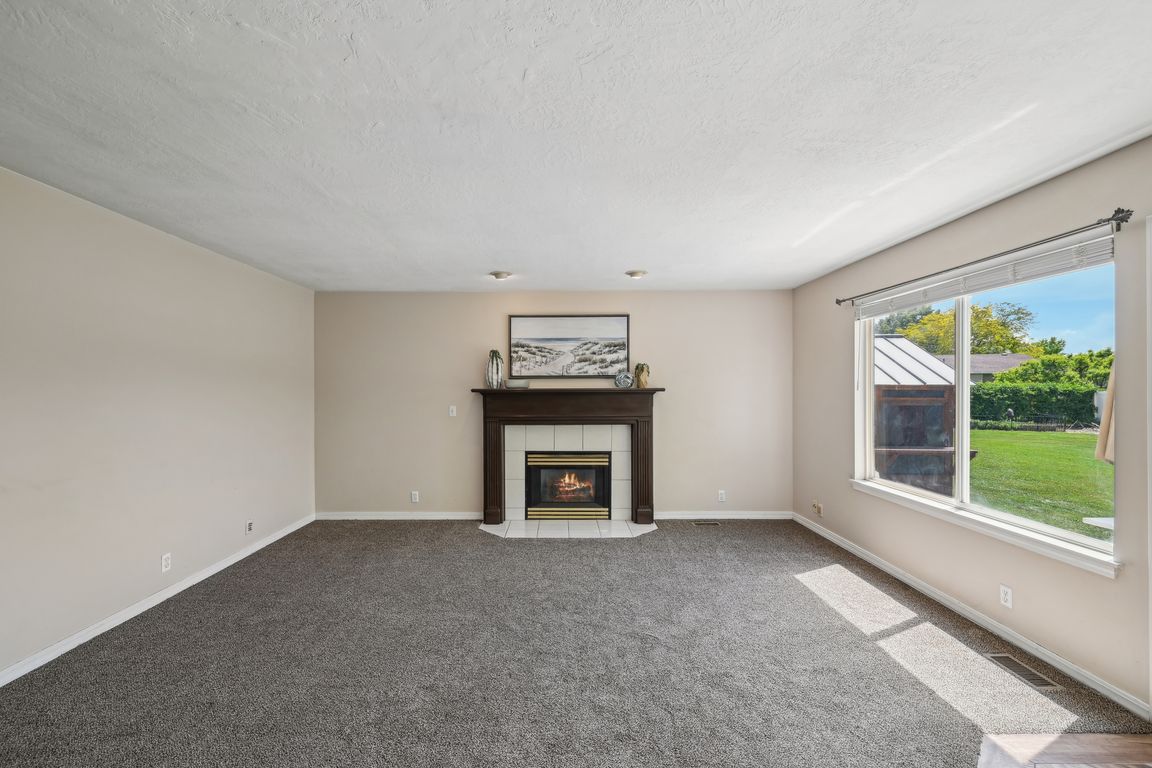 S Lampton View Dr-2605-011.jpg