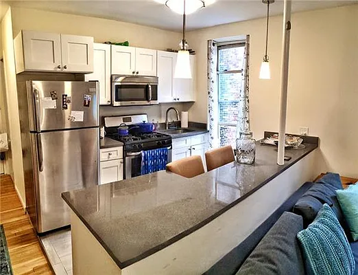 Rented by Century 21 Metropolitan | media 15