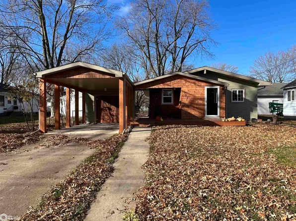 906 S 3rd St, Fairfield, IA 52556