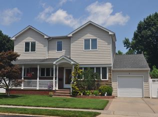 5 Ava Dr, Syosset, NY 11791