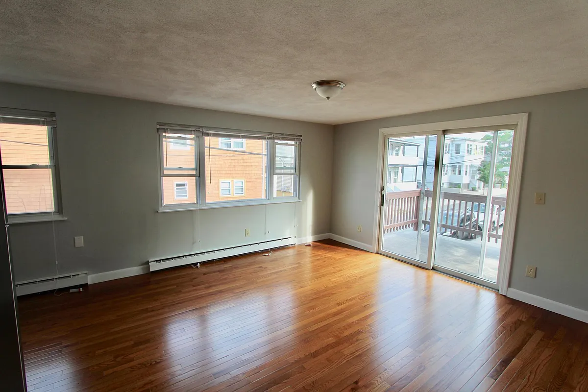 Building Photo - 627 Beach St #2