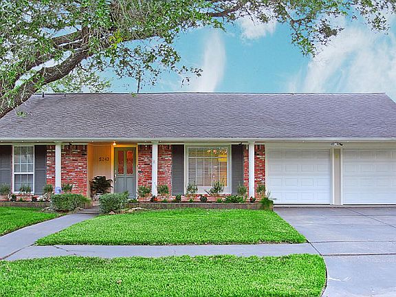Beautiful Ranch style home in the coveted Oak Forest/Mangum Manor neighborhood. Georgeous mature oak