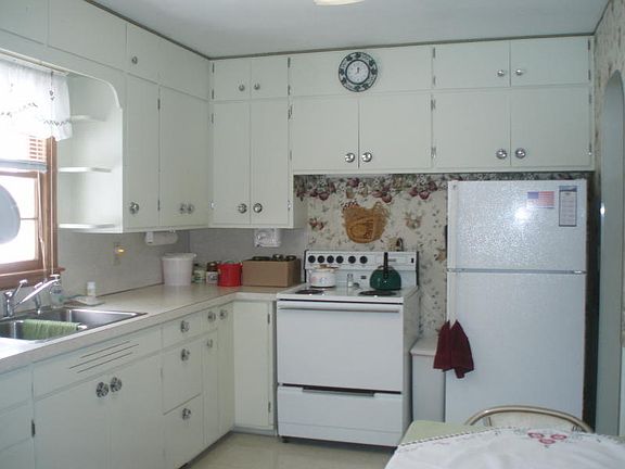 3rd image of 208 Blaine St SE