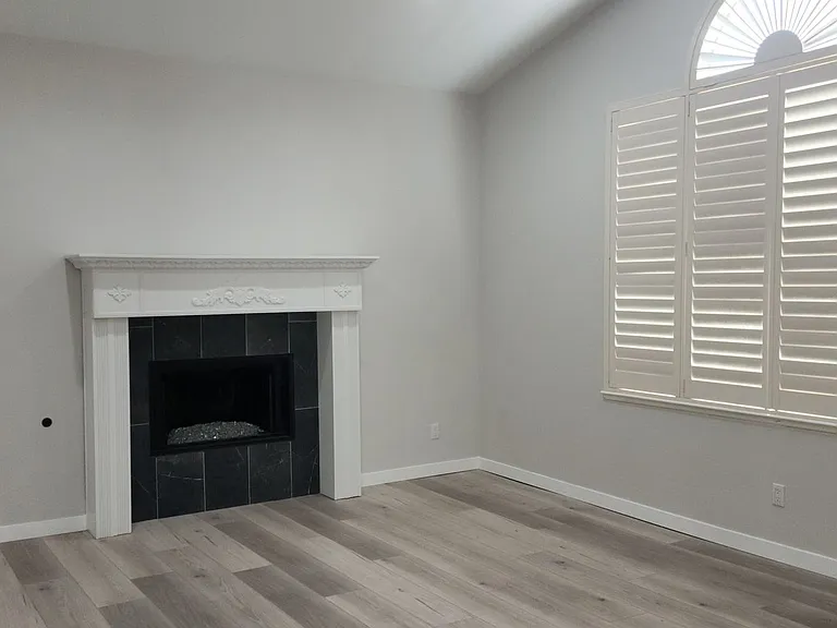 8016 Shorecrest Dr — Photo 2