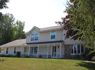 1230 Boxwood Ct, Brookfield, WI 53045