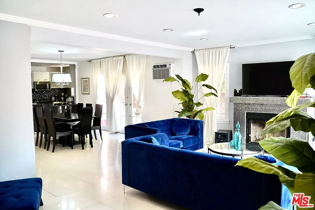 3 bed, 3.0 bath, 1700 sqft, $5,900 — Photo 1