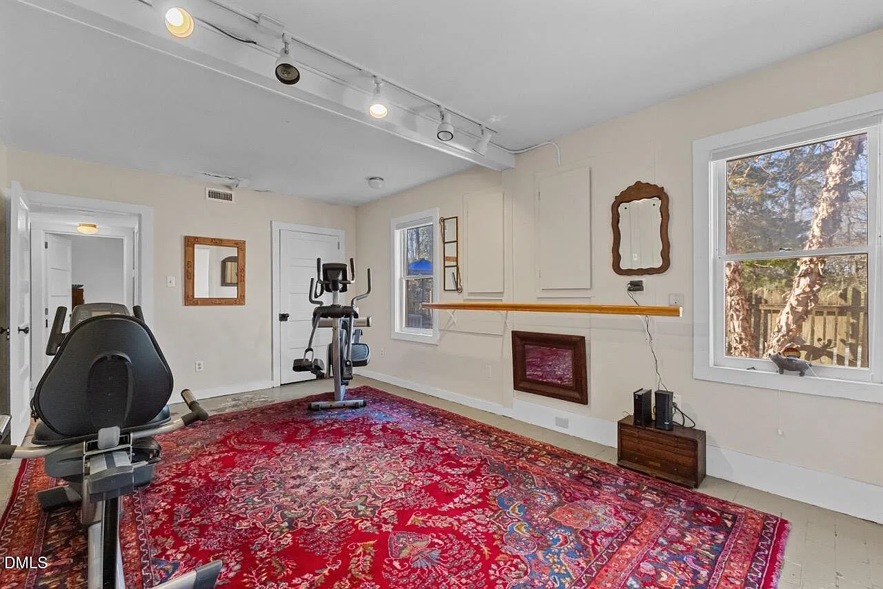 3 bed, 2.0 bath, $4,200 — Photo 4