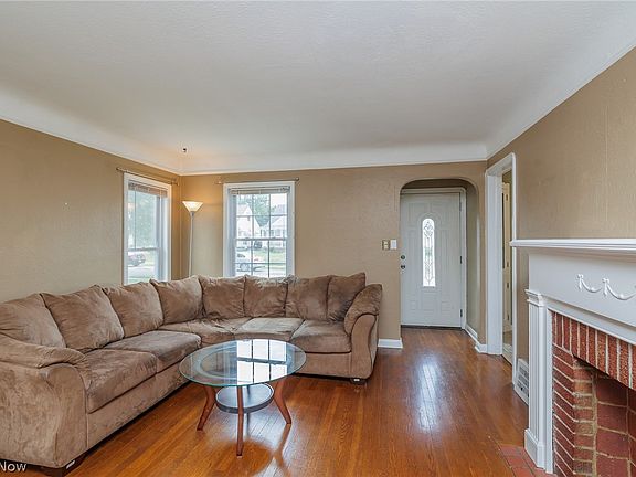 4th image of 14308 Adrian Ave