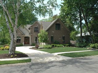 827 Santa Maria Dr, Naperville, IL 60540