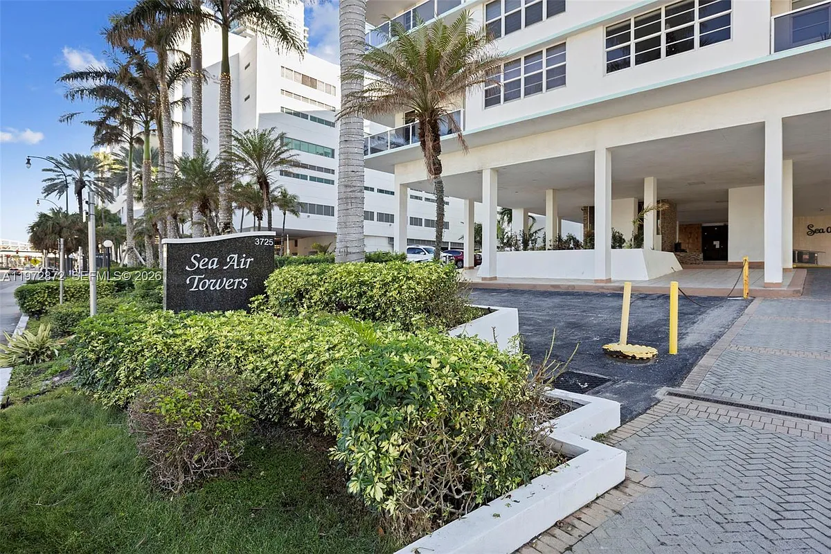 Building Photo - 3725 S Ocean Dr #719