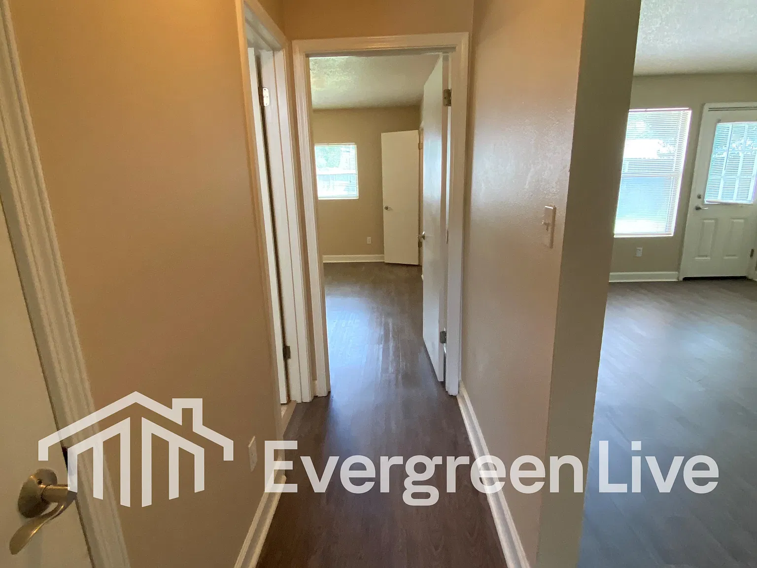 2 bed, 1.0 bath, 1387 sqft, $1,395 — Photo 1