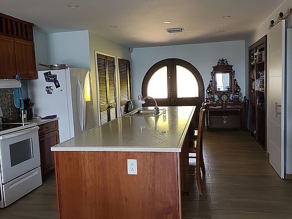 Looking back to front door 