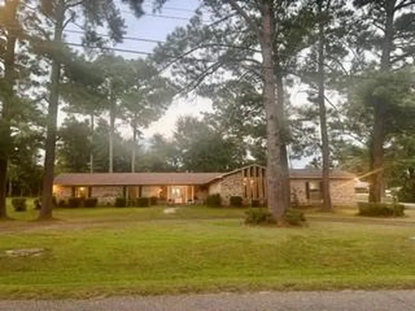 500 McIlwain Dr, Waynesboro, MS 39367