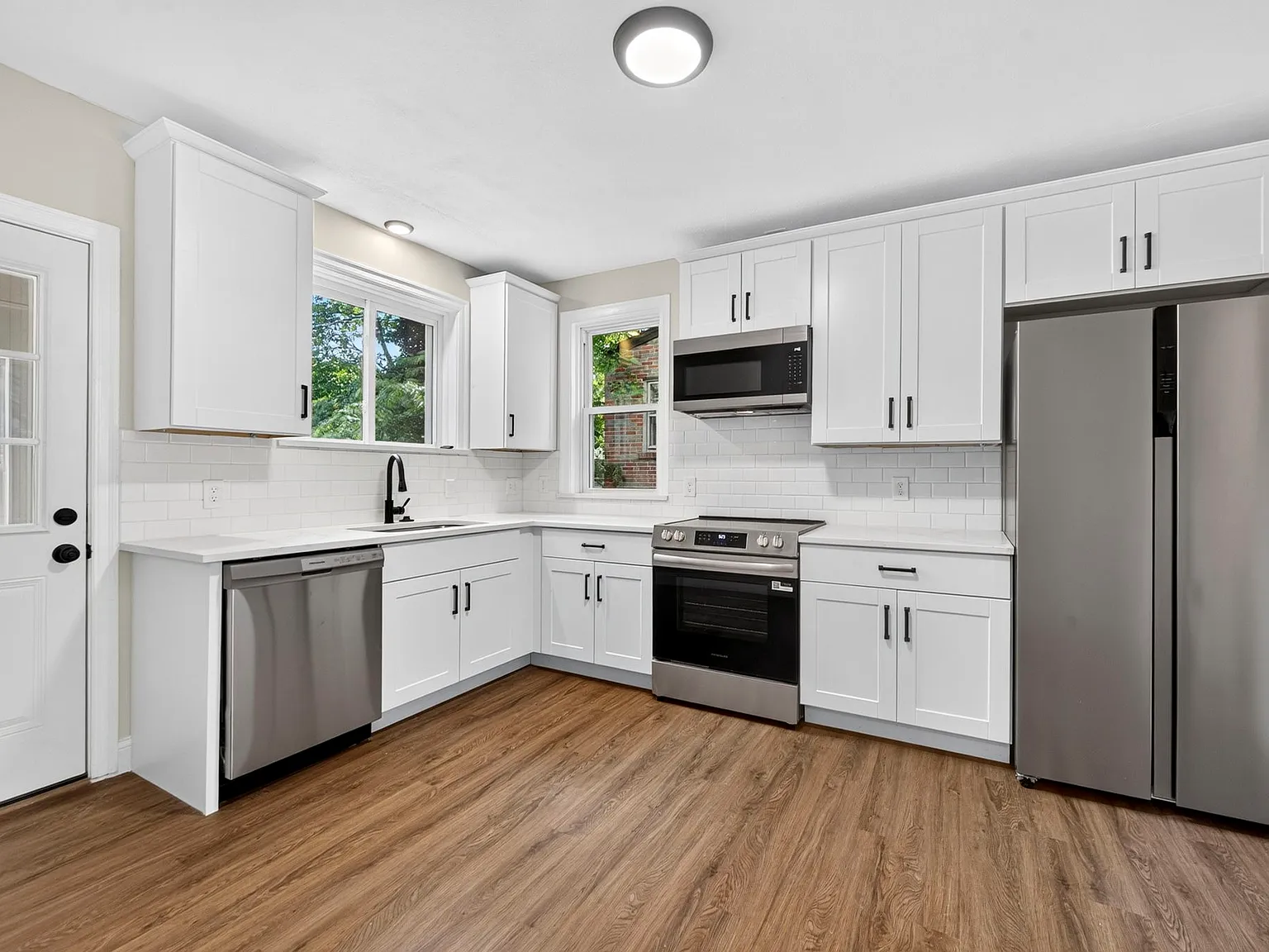 3 bed, 1871 sqft, $3,835 — Photo 3