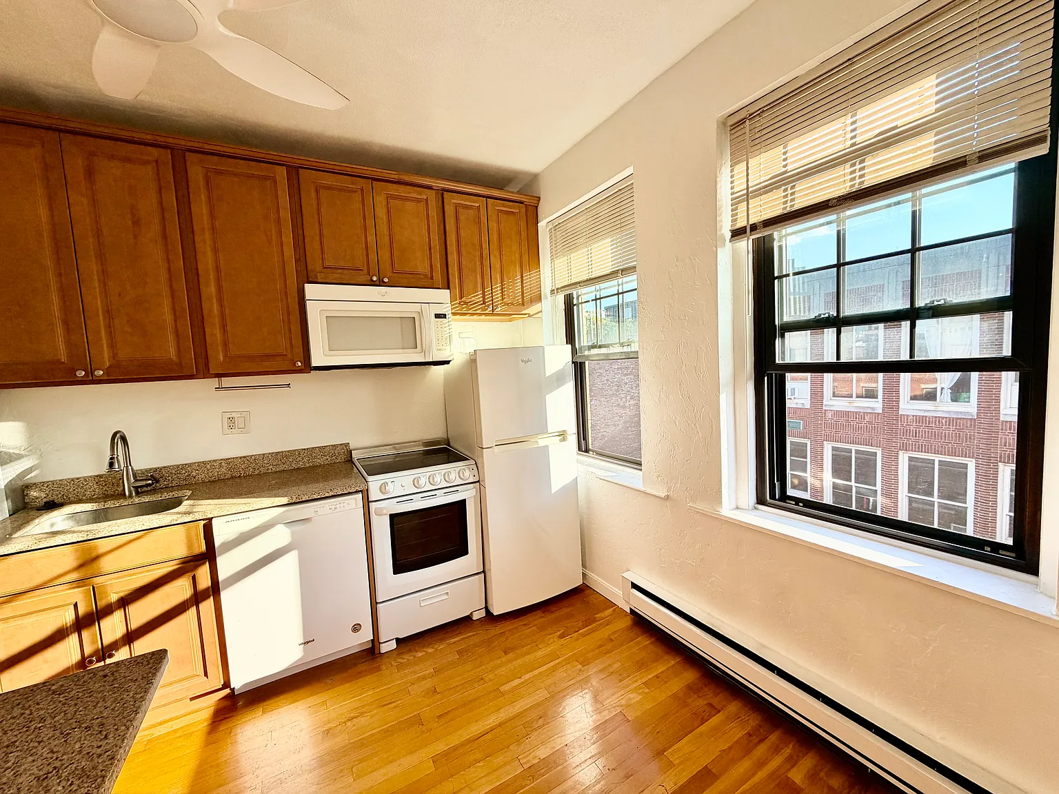 2 bed, 600 sqft, $3,500 — Photo 4