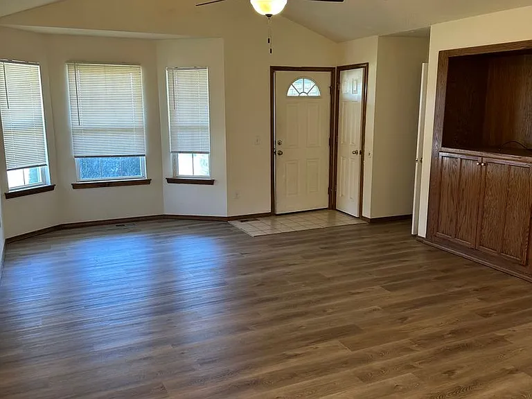 863 S Hickory Ln — Photo 3