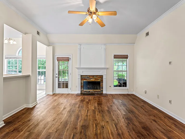 160 Rendition Dr — Photo 2