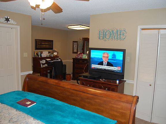 Master suite/sitting area
