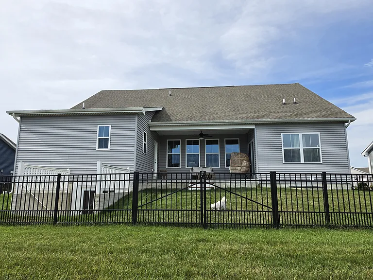 Purple Martin Cir — Photo 59