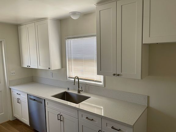 3rd image of 3221 Vancouver Ave