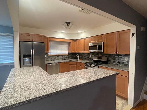 4th image of 247 Woehrle Ave