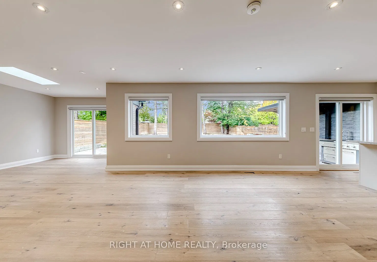 3 bed, $4,300 — Photo 4