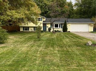 6671 Ridge Plaza Dr, North Ridgeville, OH 44039