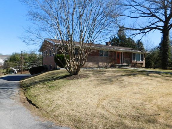 3rd image of 813 Fairway Ave