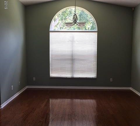 5th image of 2402 Saint Johns Ln