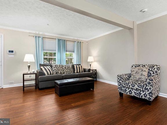 4th image of 8725 Thornbrook Dr