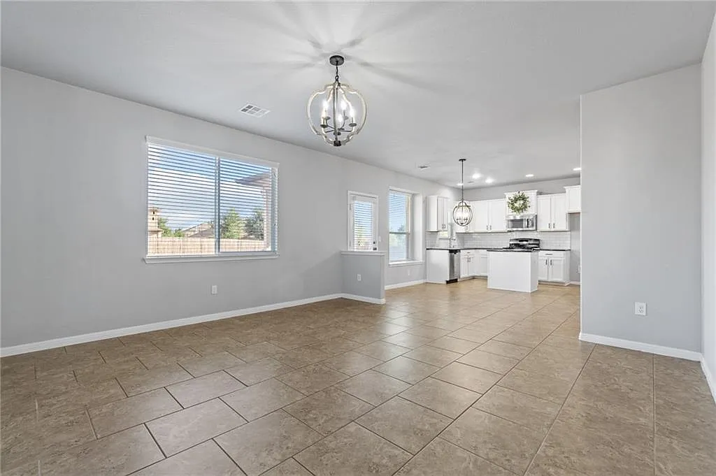 3 bed, 2.5 bath, 1980 sqft, $2,200 — Photo 3