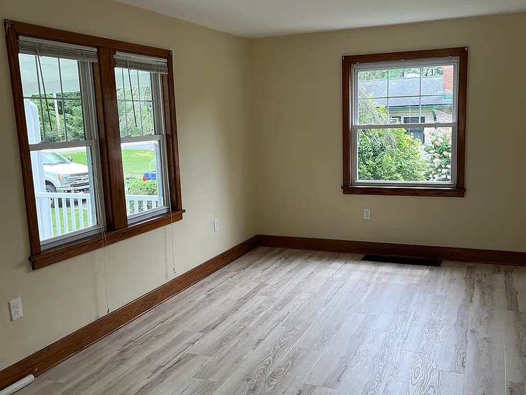 536 Perry Hwy — Photo 5