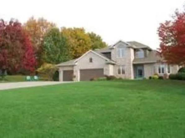 8701 Deer Ct, Cedar Rapids, IA 52411