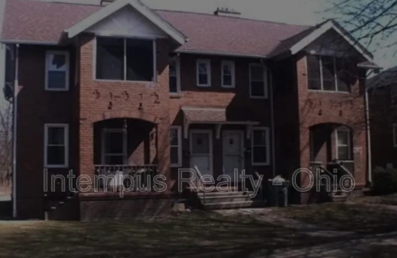 3 bed, 1.0 bath, $850 — Photo 1
