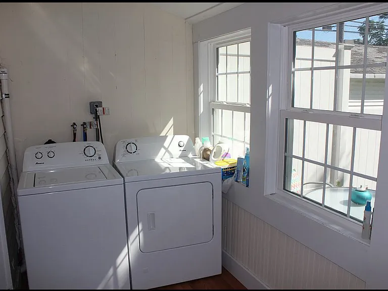 904 E St — Photo 9