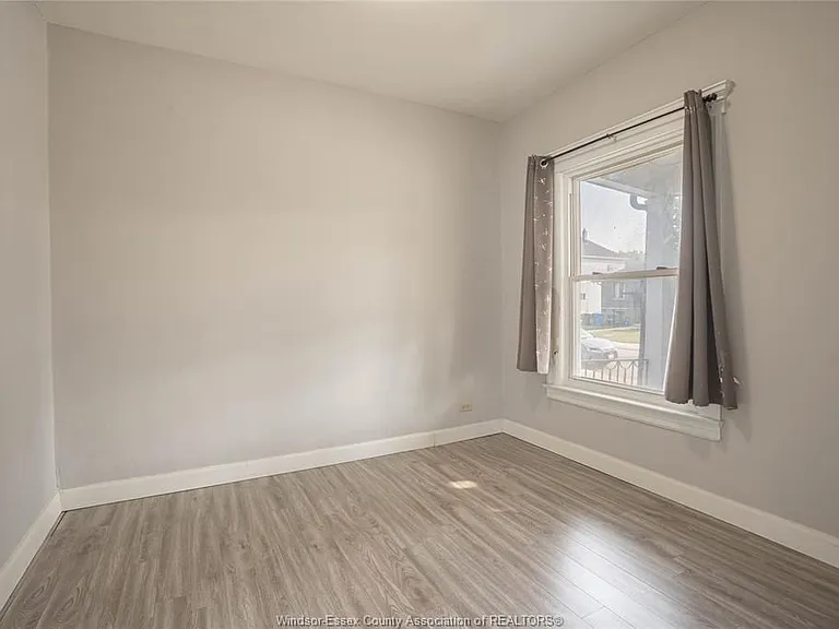 354 Curry Ave — Photo 8