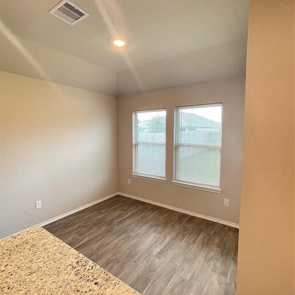 3 bed, 2.0 bath, 1263 sqft, $1,895 — Photo 2