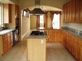 1st image of 390 Goodwin Dr