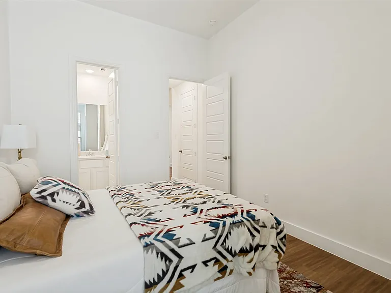 1624 Seminole Dr — Photo 10