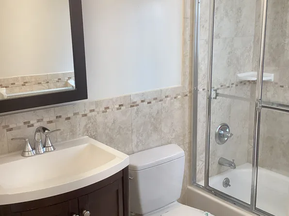 (undisclosed Address), Pt Washington, NY 11050