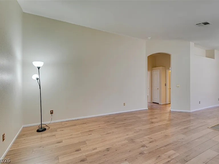 8168 W Gilmore Ave — Photo 10