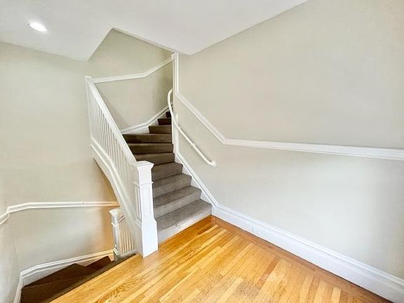 2nd image of 3000 Steiner St