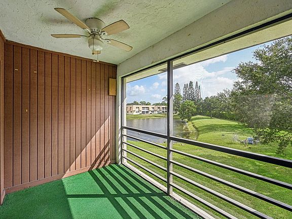 3rd image of 4682 OAK TERRACE Drive #4682