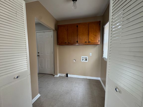 3rd image of 3481 Dunn Rd