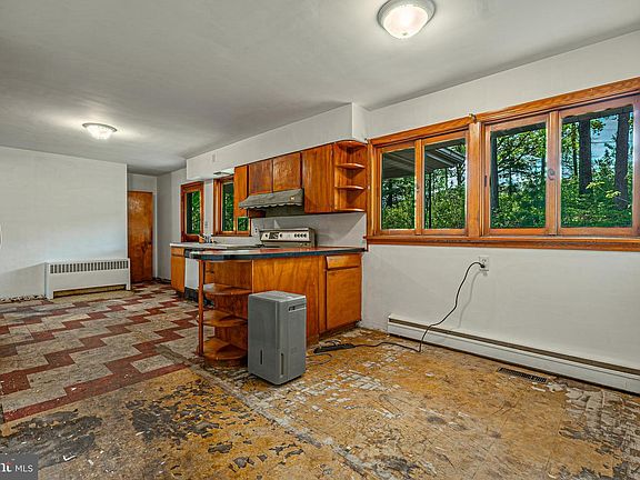 11th image of 1249 Braddock Rd