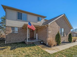 32716 Robeson St, Saint Clair Shores, MI