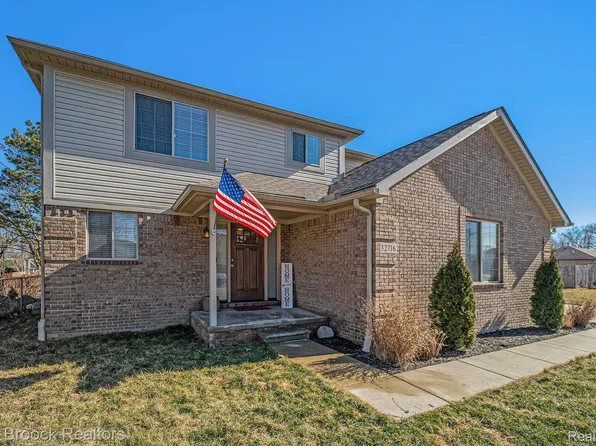 32716 Robeson St, Saint Clair Shores, MI 48082