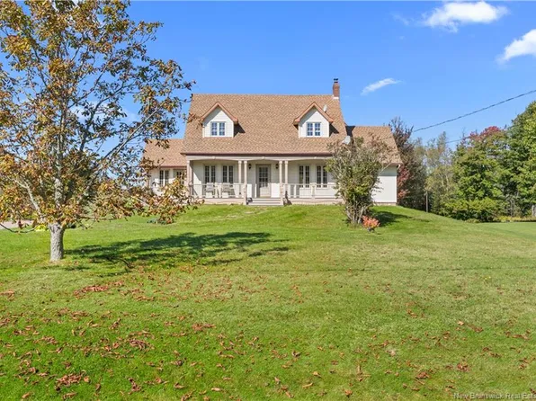 12 Thaddee Rd, Beaubassin East, NB E4N 2M1