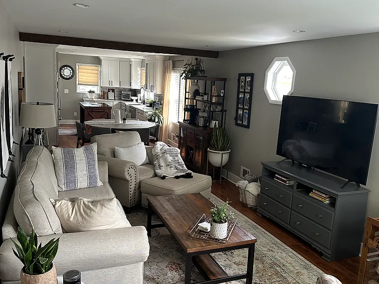64 Monroe Ave — Photo 4