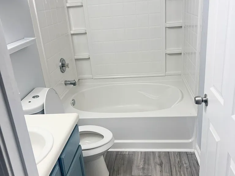 2279 Strathmoor Manor Dr — Photo 6